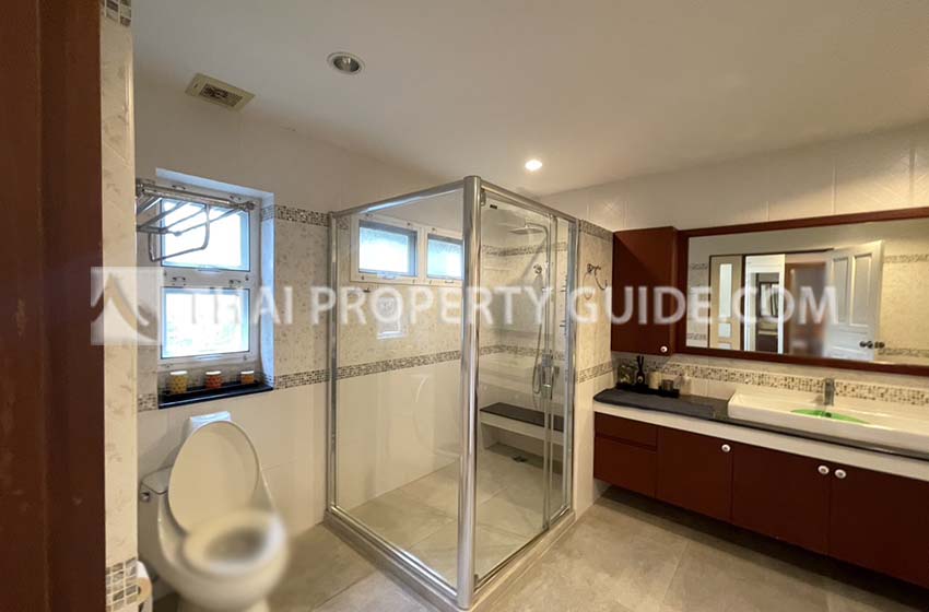 House with Shared Pool in Srinakarin 